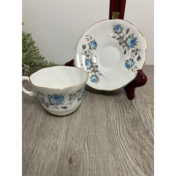 Vintage Royal Dover Bone China England Teacup & Saucer Blue Grey Roses Gold Trim - Picture 1 of 7